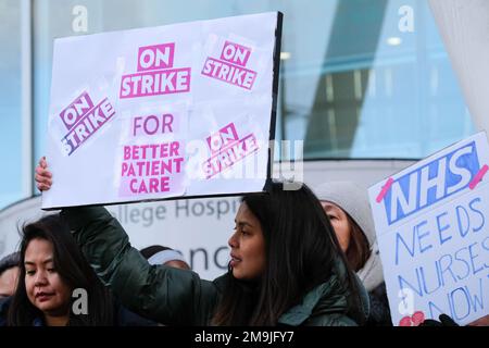 Londres, Royaume-Uni. 18th janvier 2023. Les infirmières et les partisans du NHS marchent vers Downing Street depuis UCLH. Crédit : Matthew Chattle/Alay Live News Banque D'Images