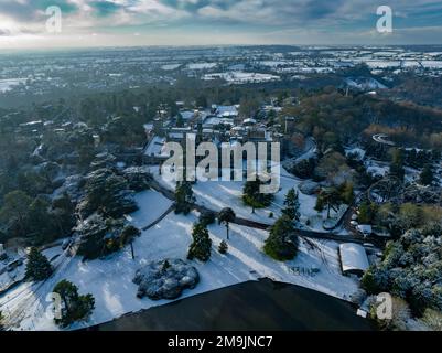 Les tours aériennes d'Alton, couvertes de neige, embellissent le parc à thème photos Banque D'Images