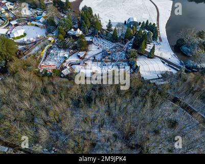 Les tours aériennes d'Alton, couvertes de neige, embellissent le parc à thème photos Banque D'Images