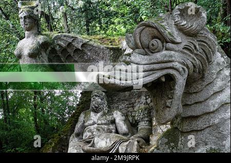 Le Parc des Monstres de Bomarzo (Viterbo), est un jardin de la Renaissance de 1500 avec de nombreuses statues monstrueuses qui représentent encore un mystère Banque D'Images