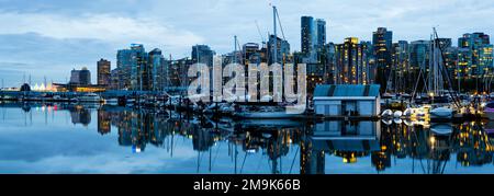 Paysage urbain avec Royal Vancouver Yacht Club, Vancouver, Colombie-Britannique, Canada Banque D'Images