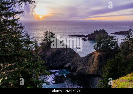 Sunset, couloir panoramique de l'État Samuel H. Boardman, Oregon, États-Unis Banque D'Images