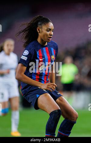 BARCELONE - DEC 21 : Salma Paralluelo en action lors du match de l'UEFA Women's Champions League entre le FC Barcelone et le FC Rosengard à la Spotify Cam Banque D'Images