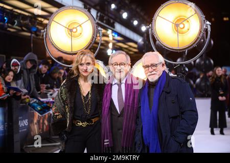 Londres, Royaume-Uni. 18 janvier 2023. Caroline Goodall, Steven Spielberg et Brian Cox assistent à la première de Fabelmans, à Curzon Mayfair, Londres. Date de la photo: Mercredi 18 janvier 2023. Crédit photo devrait lire: Matt Crossick/Alamy Live News Banque D'Images