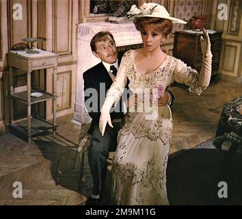 HOTEL PARADISO 1966 film MGM avec Gina Lollobrigida et Alec Guiness Banque D'Images