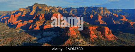 Paysage de montagne, Twin Buttes, Sedona, Arizona, États-Unis Banque D'Images