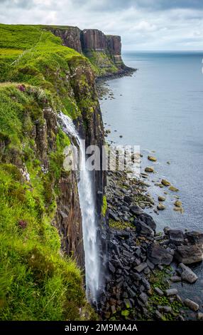 Chutes de Kilt Rock Mealt, près de Staffin Bay, île de Skye, Écosse, Royaume-Uni Banque D'Images