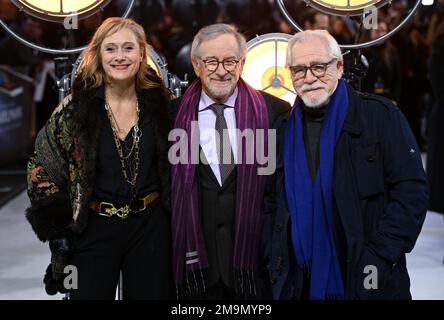 Londres, Royaume-Uni. 18th janvier 2023. 18 janvier 2023, Londres, Royaume-Uni. Caroline Goodall, Steven Spielberg et Brian Cox arrivent à la première de Fabelmans au Royaume-Uni, au cinéma Cursor Mayfair à Londres. Crédit : Doug Peters/EMPICS/Alamy Live News Banque D'Images