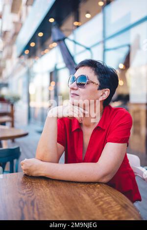 Portrait d'une femme mûre attrayante Banque D'Images