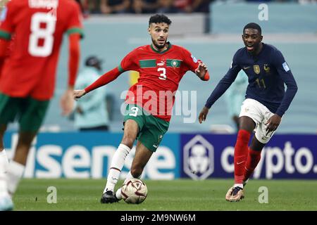 AL KHOR - (LR) Noussair Mazraoui du Maroc, Ousmane Dembele de France pendant la coupe du monde de la FIFA Qatar 2022 demi-match entre la France et le Maroc au stade Al Bayt sur 14 décembre 2022 à Al Khor, Qatar. AP | hauteur néerlandaise | MAURICE DE PIERRE Banque D'Images