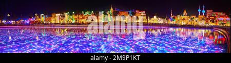 DUBAÏ, Émirats Arabes Unis - 6 MARS 2020 : vue panoramique du spectacle de lumière sur écran LED sous-marin dans l'étang du village global de Dubaï, entouré d'un magnifique pavillon Banque D'Images