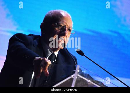 Naples, Italie. 18th janvier 2023. Palais royal de Naples, Vincenzo de Luca, gouverneur de la région de Campanie, tenir un discours lors de la cérémonie de passage du bâton, de Procida à Bergame et Brescia comme les nouveaux capitales de la culture italienne pour l'année 2023. (Photo de Pasquale Gargano/Pacific Press) Credit: Pacific Press Media production Corp./Alay Live News Banque D'Images