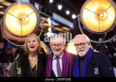 Londres, Royaume-Uni. 18 janvier 2023. Caroline Goodall, Steven Spielberg et Brian Cox assistent à la première de Fabelmans, à Curzon Mayfair, Londres. Date de la photo: Mercredi 18 janvier 2023. Crédit photo devrait lire: Matt Crossick/Alamy Live News Banque D'Images