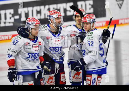 COLOGNE, ALLEMAGNE - 18 JANVIER 2023 : match de hockey DEL Koelner Haie - ailes de fard de Schwenninger Banque D'Images