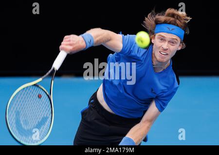 Melbourne, Australie. 19th janvier 2023. 5th SEED Andrey RUBLEV en action contre Emil RUUSUVUORI de Finlande dans le match des hommes célibataires le jour 4 de l'Open australien 2023 sur Kia Arena, à Melbourne, en Australie. Sydney Low/Cal Sport Media. Crédit : csm/Alay Live News Banque D'Images