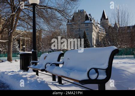 Visiter le centre-ville d'Ottawa après une chute de neige. Banque D'Images