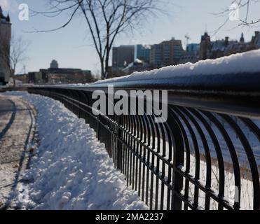 Visiter le centre-ville d'Ottawa après une chute de neige. Banque D'Images