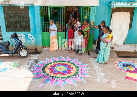 Kuilapalayam, Inde - 17th janvier 2023 : Festival Pongal. La parade dans le village avant la course à la vache. Banque D'Images