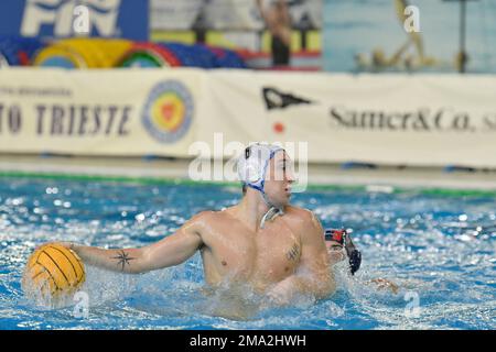 Trieste, Trieste, Italie, 18 janvier 2023, Michele Mezzarobba (Pallanuoto Trieste) pendant Pallanuoto Trieste vs Nuoto Catania - Waterpolo Italian se Banque D'Images