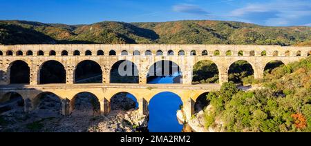 Vue aérienne du célèbre Pont du Gard, ancien aqueduc romain de France, en Europe Banque D'Images