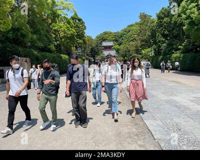 220523-N-ON904-1008 YOKOSUKA, Japon (23 mai 2022) -- marins des États-Unis La Marine et la Force d'autodéfense maritime du Japon explorent Kamakura dans un échange culturel pour la semaine de la flotte le défi des pattes de la Marine du Japon. Fleet week Japon célèbre le partenariat bilatéral entre les États-Unis et le Japon avec la nourriture, la forme physique et l'amitié. Banque D'Images