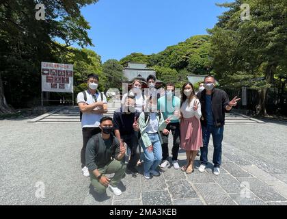 220523-N-ON904-1007 YOKOSUKA, Japon (23 mai 2022) -- marins des États-Unis La Marine et la Force d'autodéfense maritime du Japon explorent Kamakura dans un échange culturel pour la semaine de la flotte le défi des pattes de la Marine du Japon. Fleet week Japon célèbre le partenariat bilatéral entre les États-Unis et le Japon avec la nourriture, la forme physique et l'amitié. Banque D'Images