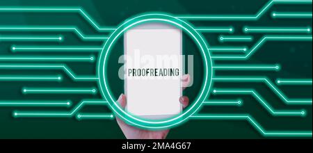 Correction de texte d'écriture manuscrite. Concept d'affaires acte de lecture et de marquage des fautes d'orthographe, de grammaire et de syntaxe Banque D'Images