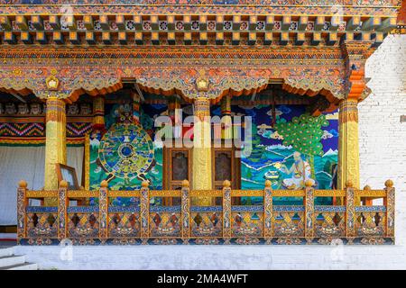 La peinture murale de Tshering Namdru dépeint six caractères, chacun représentant la longévité. Punakha Dzong, Bhoutan. Banque D'Images