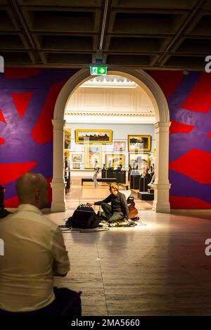 Performance musicale spécialement commandée pour le sol LeWitt: Affinités et résonances, une étonnante peinture murale de 300 mètres carrés intitulée Wall Drawi Banque D'Images