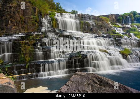 La cascade de Pongour dans les zones rurales du Vietnam Banque D'Images