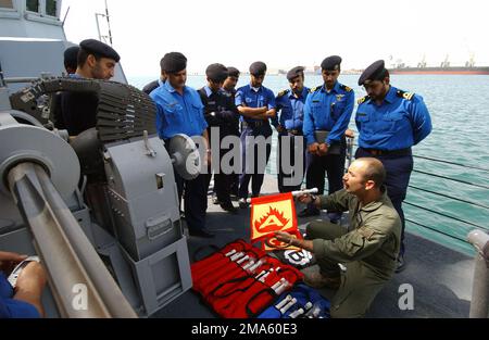 050404-N-5526M-009. Base : USS Chinook (PC 9) Banque D'Images