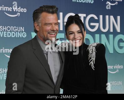 Los Angeles, États-Unis. 18th janvier 2023. Josh Duhamel, membre du casting, et son épouse Audra mari assistent mercredi à la première de la comédie romantique « Hotgun Wedding » au TCL Chinese Theatre dans la section hollywoodienne de Los Angeles, 18 janvier 2023. Scénario : le mariage extravagant d'un couple est détourné par des criminels. Dans le processus de sauver leurs familles, ils redécouvrent pourquoi ils sont tombés amoureux en premier lieu. Photo de Jim Ruymen/UPI. Crédit : UPI/Alay Live News Banque D'Images