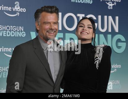 Los Angeles, États-Unis. 18th janvier 2023. Josh Duhamel, membre du casting, et son épouse Audra mari assistent mercredi à la première de la comédie romantique « Hotgun Wedding » au TCL Chinese Theatre dans la section hollywoodienne de Los Angeles, 18 janvier 2023. Scénario : le mariage extravagant d'un couple est détourné par des criminels. Dans le processus de sauver leurs familles, ils redécouvrent pourquoi ils sont tombés amoureux en premier lieu. Photo de Jim Ruymen/UPI. Crédit : UPI/Alay Live News Banque D'Images