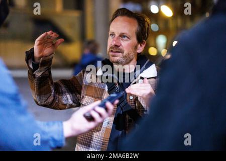 Munich, Allemagne. 05th mai 2022. L'acteur Fabian Busch donne un entretien à une date donnée lors du tournage de la nouvelle série Sky 'Drift - Partners in crime'. Les cinq premiers épisodes de la saison 1 débuteront sur 24 février 2023 sur la chaîne Sky. Credit: Matthias balk/dpa/Alay Live News Banque D'Images