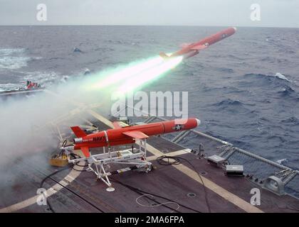 050719-N-1159B-048. Objet opération/série: UNITAS 46-05 base: USS Samuel B. Roberts (FFG 58) Banque D'Images