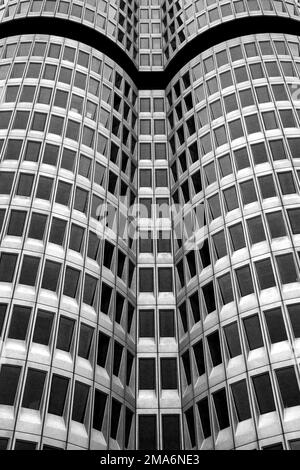 BMW Tower, gros plan, noir et blanc, Munich, Bavière, Allemagne Banque D'Images