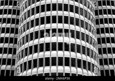 BMW Tower, gros plan, noir et blanc, Munich, Bavière, Allemagne Banque D'Images