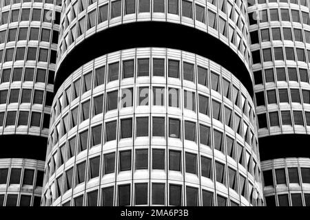 BMW Tower, gros plan, noir et blanc, Munich, Bavière, Allemagne Banque D'Images