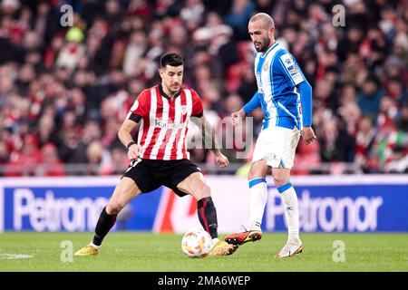 ALEIX Vidal du RCD Espanyol rivalise pour le ballon avec Yuri Berchiche du Club Athlétique lors de la coupe d'Espagne, Copa del Rey, Round de 16 match de football entre le Club Athlétique et le RCD Espanyol sur 18 janvier 2023 au stade de San Mames à Bilbao, Espagne - photo: Ricardo Larreina/DPPI/LiveMedia Banque D'Images