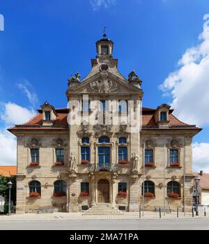 Hôtel de ville avec une riche décoration de façade, bâtiment de deux étages en mansarde en grès avec clocher, baroque tardif, construit de 1744 à 1447, par le Teutonic Banque D'Images