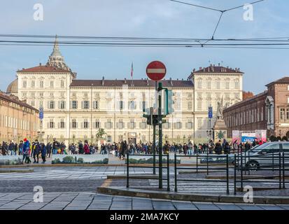 Place du château de Turin avec le Palais Royal. Centre historique de Turin, région du Piémont dans le nord de l'Italie, en Europe. Banque D'Images