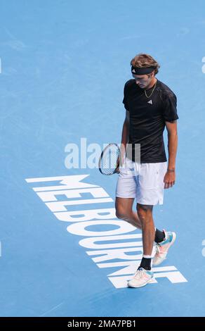 Melbourne, Australie. 19th janvier 2023. Alexander Zverev, de l'Allemagne, réagit au deuxième tour du match des hommes contre Michael Mmoh des États-Unis lors du tournoi de tennis Open d'Australie à Melbourne, en Australie, le 19 janvier 2023. (Xinhua/Bai Xuefei) Banque D'Images