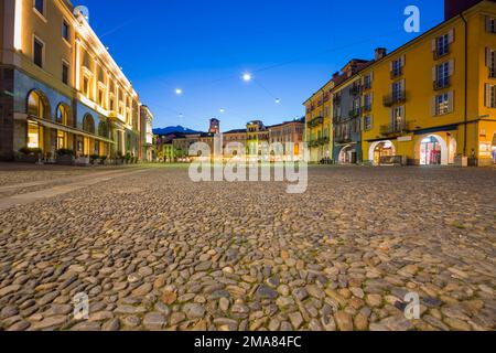 Place de la ville de Locarno à Dusk au Tessin, Suisse. Banque D'Images