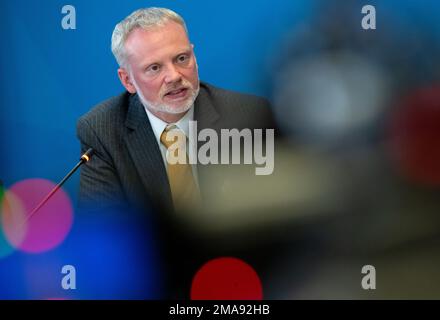 Munich, Allemagne. 19th janvier 2023. Ulrich Singer, leader du groupe parlementaire de l'AfD au Parlement de l'État de Bavière, participe à une conférence de presse lors de la retraite d'hiver du groupe parlementaire de l'AfD. Credit: Sven Hoppe/dpa/Alay Live News Banque D'Images