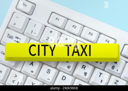Signe écrit à la main City taxi. Type de véhicule à louer avec un conducteur souvent pour un trajet non partagé Banque D'Images