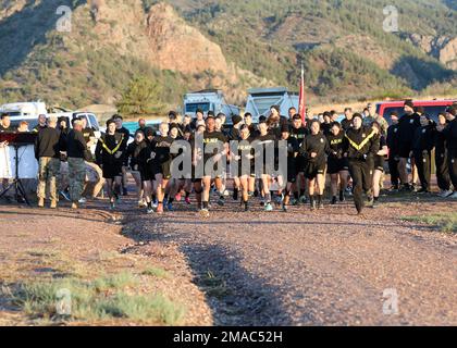 Les soldats affectés à la Division d'infanterie de 4th débutent l'événement de 10-miter d'Ivy, qui a eu lieu pendant la semaine d'Ivy à fort Carson, 25 mai 2022. La semaine Ivy met en lumière les soldats passés et présents qui mettent en valeur le moral et l'héritage des Inf 4th. Div. Banque D'Images