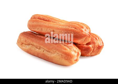 Gros plan sur des gâteaux remplis de crème anglaise isolés sur fond blanc Banque D'Images