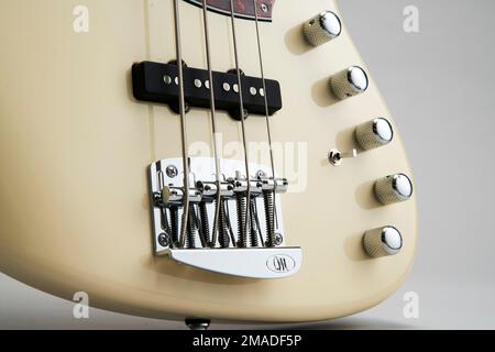 Guitare basse Mayones Jabba 422 Banque D'Images