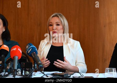 Lors de la réunion d'information de la FPA aujourd'hui, Michelle O'Neill a déclaré que les gens du Nord ont voté pour le changement et que toutes les parties doivent travailler ensemble pour s'attaquer à la crise du coût de la vie et réparer le service de santé ..l'exécutif d'Irlande du Nord a été incapable de fonctionner comme le DUP a refusé de prendre Jusqu'à ce que leurs demandes sur les questions relatives au Protocole d'Irlande du Nord soient traitées. Mary Lou MacDonald a déclaré qu'il est temps que Rishi Sunak l'invite et toutes les parties à parler comme lorsque Boris était au pouvoir, il a parlé à tous les chefs de parti, mais Rishi Sunak doit aider à discuter avec eux Sinn Fein encore . Banque D'Images