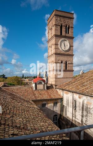 Vue depuis le toit de l'église Sainte-Croix à Rome, Italie. Banque D'Images